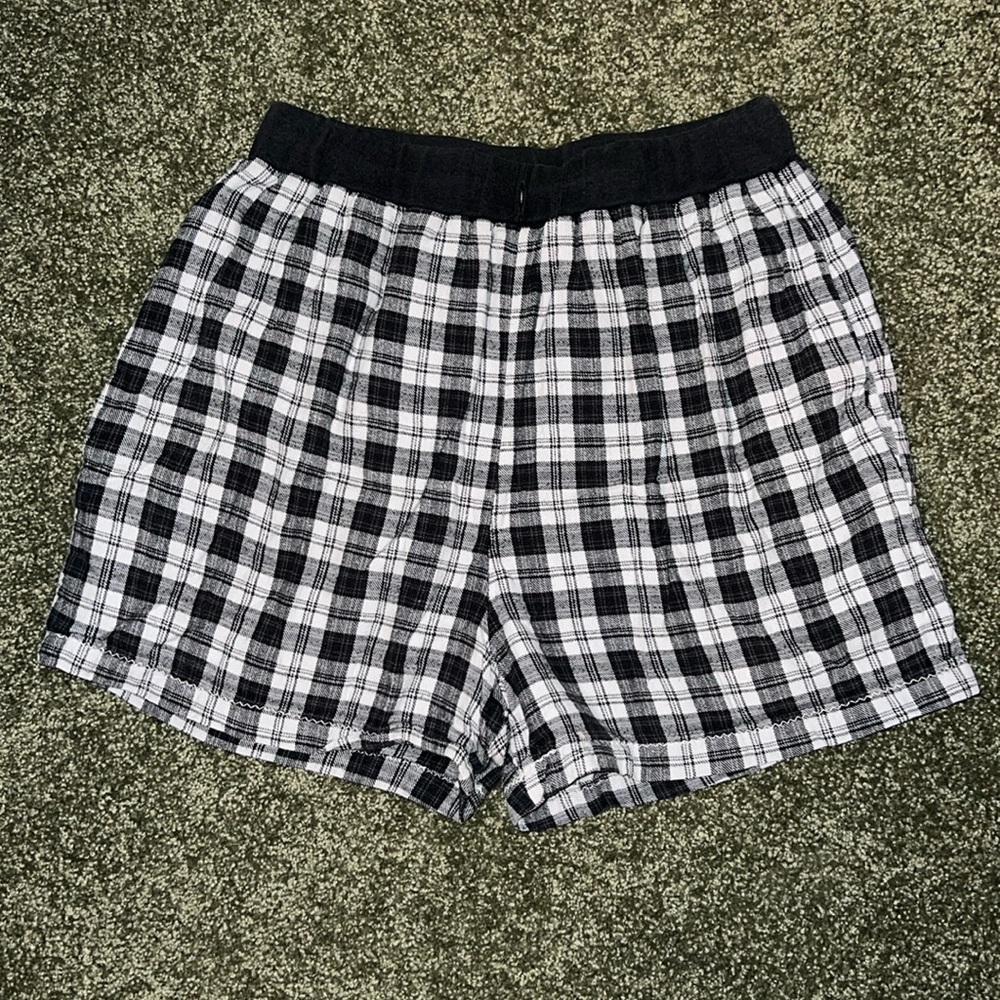 Hampton House black and white plaid pajama shorts